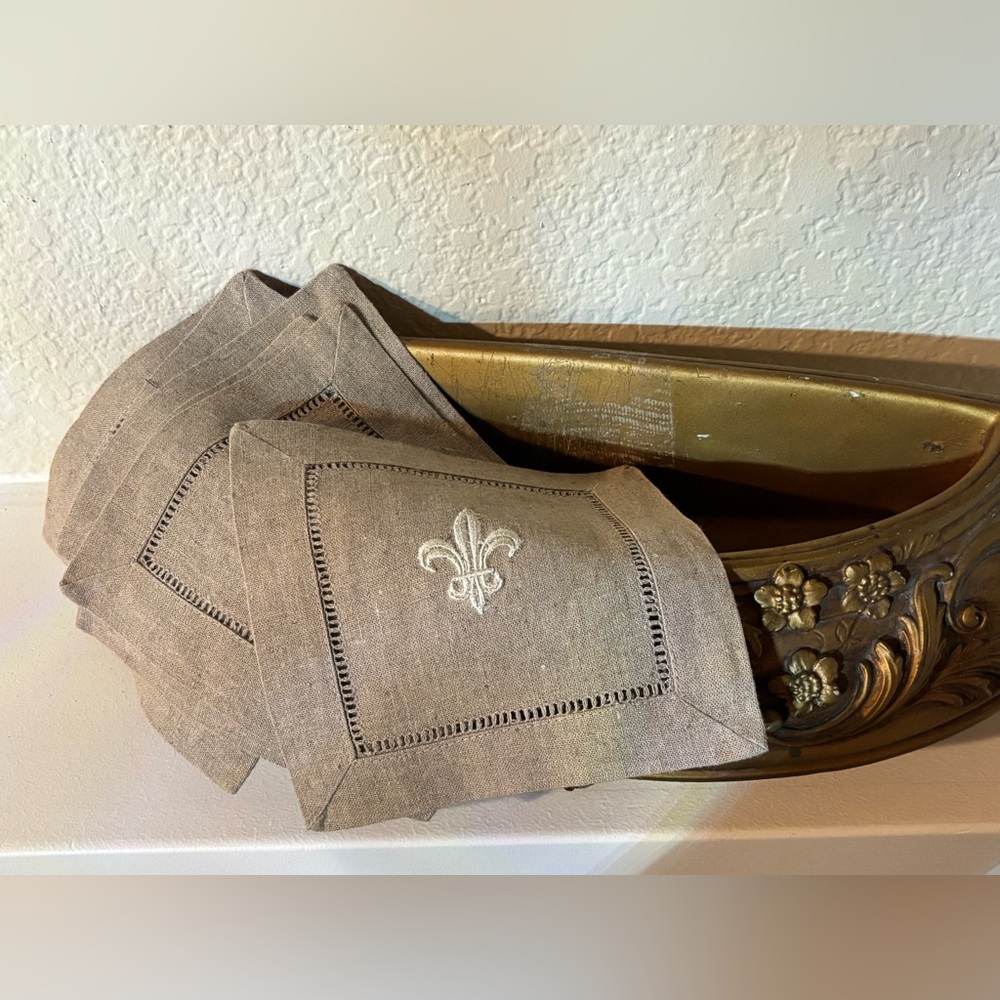 Elegant Brown Linen Coasters with Fleur-de-Lis Embroidery (Set of 6) - Picture 8 of 8